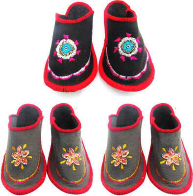 

Shilipi Perokars Slippers, Multicolor
