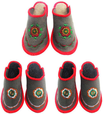 Shilipi Perokars Slippers, Multicolor