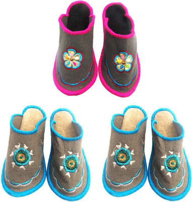 

Shilipi Perokars Slippers, Multicolor