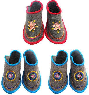 

Champaliya Slippers, Multicolor