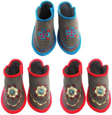 Shree Sai Slippers, Multicolor