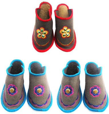 

Champaliya Slippers, Multicolor