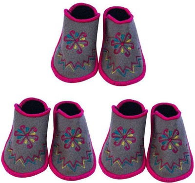 

Champaliya Slippers, Multicolor
