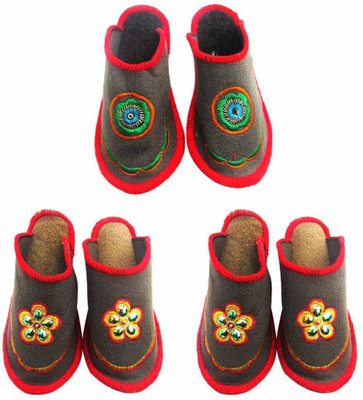 

Champaliya Slippers, Multicolor