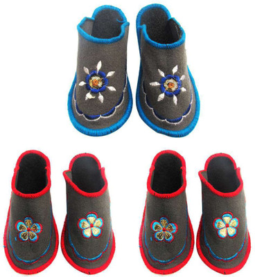 

Shree Sai Slippers, Multicolor