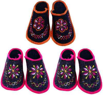 

Shilipi Perokars Slippers, Multicolor