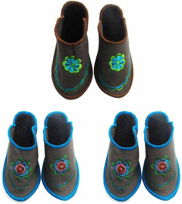 

Shree Sai Slippers, Multicolor