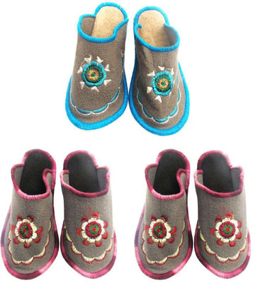 

Shree Sai Slippers, Multicolor