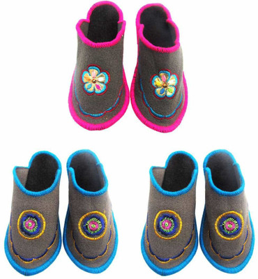 

Champaliya Slippers, Multicolor