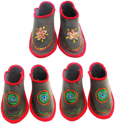 

Shilipi Perokars Slippers, Multicolor