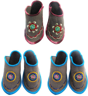 

Shilipi Perokars Slippers, Multicolor