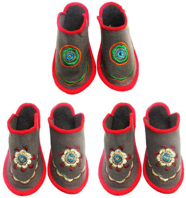 

Champaliya Slippers, Multicolor