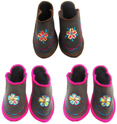 

Shilipi Perokars Slippers, Multicolor