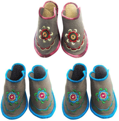 

Shilipi Perokars Slippers, Multicolor
