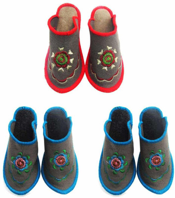 

Shree Sai Slippers, Multicolor