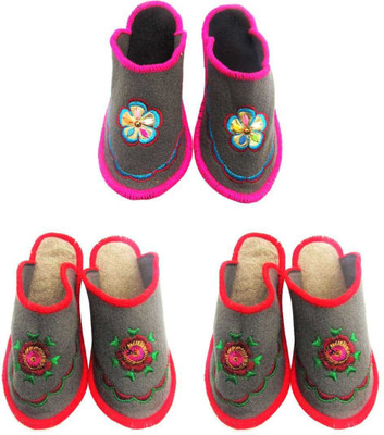 

Shree Sai Slippers, Multicolor