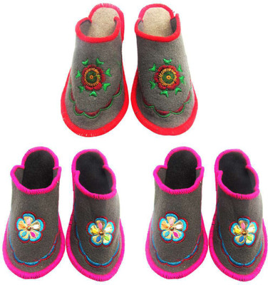 

Shree Sai Slippers, Multicolor