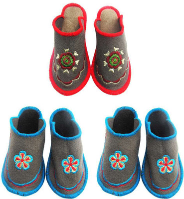 

Shree Sai Slippers, Multicolor