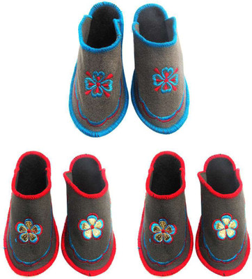 

Shilipi Perokars Slippers, Multicolor
