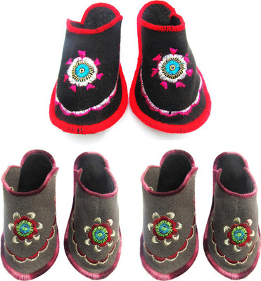 

Shilipi Perokars Slippers, Multicolor