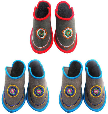 

Shilipi Perokars Slippers, Multicolor
