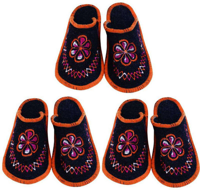 

Champaliya Slippers, Multicolor