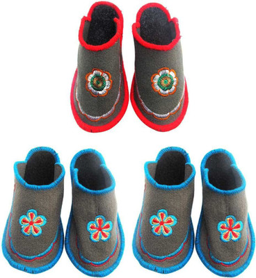 

Champaliya Slippers, Multicolor