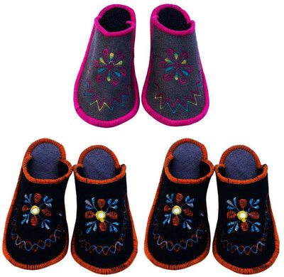 

Shilipi Perokars Slippers, Multicolor