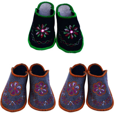 

Shree Sai Slippers, Multicolor