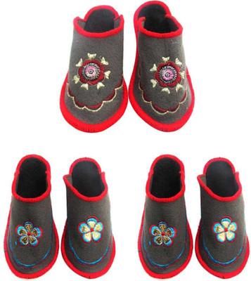

Champaliya Slippers, Multicolor