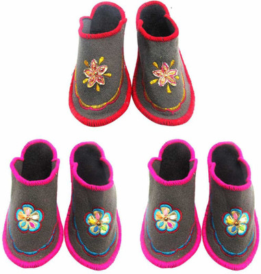 

Champaliya Slippers, Multicolor