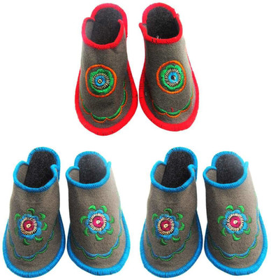 

Champaliya Slippers, Multicolor