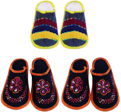 

Shilipi Perokars Slippers, Multicolor