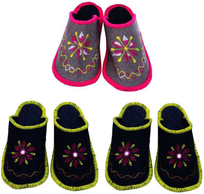 

Shilipi Perokars Slippers, Multicolor