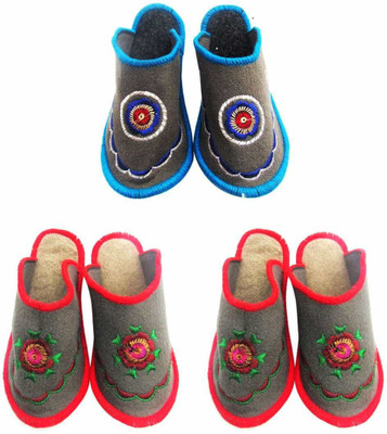 

Shree Sai Slippers, Multicolor