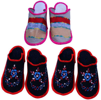 

Shree Sai Slippers, Multicolor
