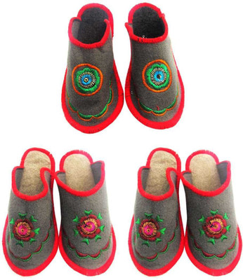 

Champaliya Slippers, Multicolor