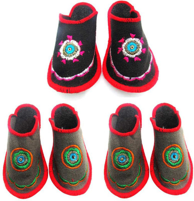 

Champaliya Slippers, Multicolor