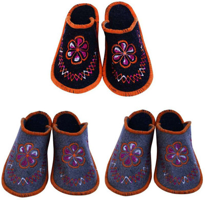 

Champaliya Slippers, Multicolor