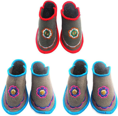 

Shilipi Perokars Slippers, Multicolor