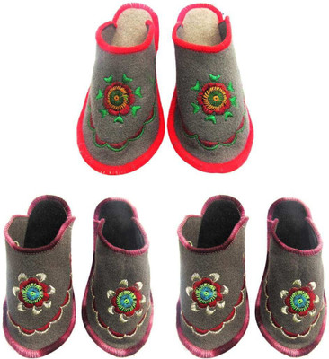 

Shree Sai Slippers, Multicolor