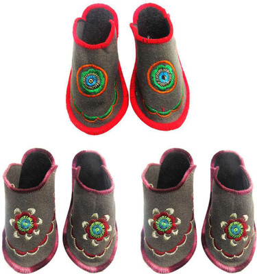 

Shilipi Perokars Slippers, Multicolor