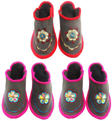 

Shree Sai Slippers, Multicolor
