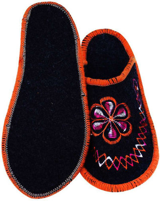 

Champaliya Slippers, Multicolor