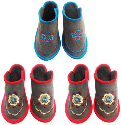 

Shilipi Perokars Slippers, Multicolor