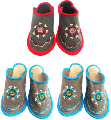 

Shilipi Perokars Slippers, Multicolor