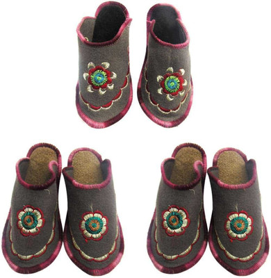 

Champaliya Slippers, Multicolor