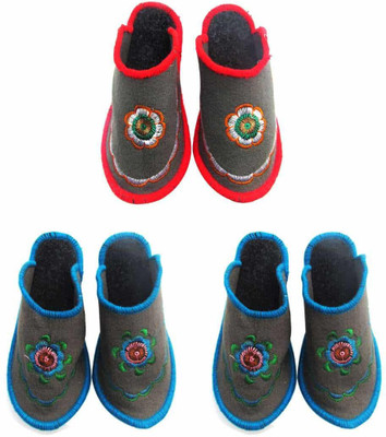 

Shree Sai Slippers, Multicolor