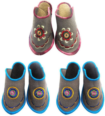 

Shree Sai Slippers, Multicolor