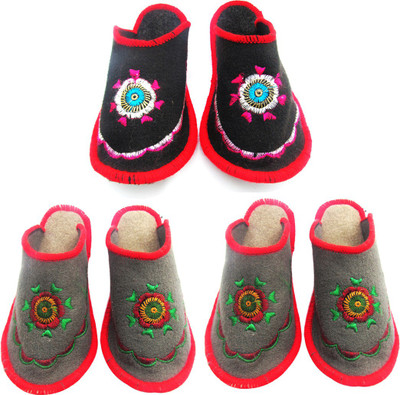 

Shilipi Perokars Slippers, Multicolor